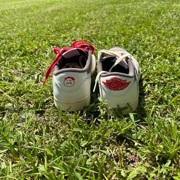 Travis Scott x Air Jordan 1 Low OGs. Mens size 10. - Picture 3 of 4